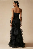 Vestido formal sin tirantes con volantes de sirena negra