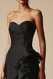 Vestido formal sin tirantes con volantes de sirena negra