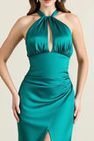 Vestido formal de satén sin espalda halter verde con abertura