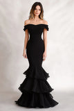 Vestido de invitada de boda de satén de sirena negra con hombros descubiertos