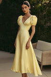 Vestido formal amarillo de satén de línea A con escote en V y mangas abullonadas
