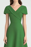 Vestido formal verde de línea A con escote en V y manga corta