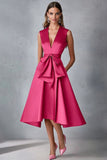 Vestido de invitada de boda de satén fucsia con escote en V de una línea