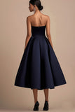 Vestido formal midi de satén sin tirantes azul marino