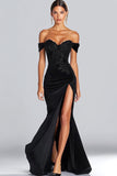 Vestido de gala sirena de satén con hombros descubiertos negro y abertura