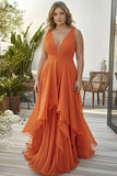 Vestido de invitado largo de talla grande de chiffon naranja con volantes en V
