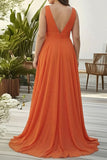 Vestido de invitado largo de talla grande de naranja con volantes en V
