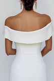 Vestido de graduación blanco ajustado con hombros descubiertos y lazo