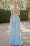 Vestido largo de dama de honor de gasa con escote en V azul cielo con volantes