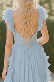 Vestido largo de dama de honor de gasa con escote en V azul cielo con volantes