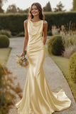 Vestido de dama de honor sirena de satén con cuello de campana de narciso