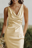 Vestido de dama de honor de satén con escote en V de narciso
