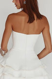 Vestido de graduación de satén mate sin tirantes blanco de una línea