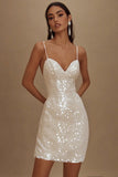 Vestido corto de graduación ajustado con tirantes de espagueti blancos brillantes
