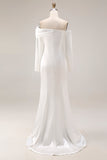 Vestido de novia sirena blanco con hombros descubiertos y manga larga