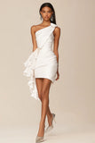 Vestido de graduación corto ajustado con volantes blancos de un hombro