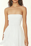 Vestido de graduación blanco con volantes sin tirantes