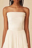Vestido de graduación blanco sin tirantes de una línea con volantes