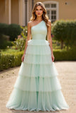 Verde menta Un vestido de fiesta largo de tul de un hombro con volantes