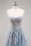 Azul empolvado Una línea sin tirantes Corsé transparente con cuentas Vestido de fiesta largo con abertura