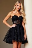 Vestido de cóctel corto con corsé transparente aplicado en forma de corazón negro