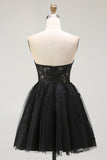Vestido de cóctel corto con corsé transparente aplicado en forma de corazón negro