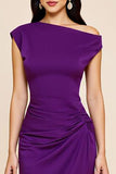 Vestido formal largo fruncido de un hombro con sirena ciruela