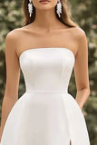 Vestido de graduación blanco sin tirantes de una línea con abertura