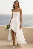 Vestido de novia asimétrico blanco con volantes sin tirantes