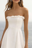 Vestido de novia asimétrico blanco con volantes sin tirantes