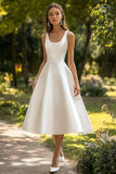 Vestido de graduación midi de satén blanco con cuello redondo de una línea