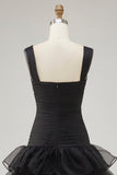 Vestido formal negro de organza con volantes alto y bajo