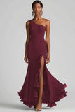 Vestido formal de sirena de gasa negra de un hombro con abertura