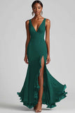 Vestido formal de sirena con volantes y escote en V negro con abertura