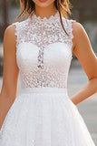 Vestido corto de graduación de encaje blanco de una línea