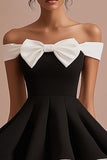 Vestido corto de graduación negro de una línea con lazo