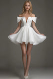 Vestido corto de graduación blanco A Line con hombros descubiertos