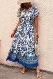 Vestido de verano floral blanco y azul de manga corta