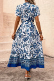 Vestido de verano floral blanco y azul de manga corta