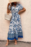 Vestido de verano floral blanco y azul de manga corta