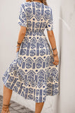 Vestido de verano midi azul con estampado de una línea