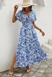 Vestido de verano azul con estampado de línea A con abertura