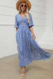 Vestido largo de verano con escote en V floral azul con abertura