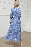 Vestido largo de verano con escote en V floral azul con abertura