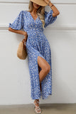 Vestido largo de verano con escote en V floral azul con abertura