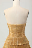 Vestido corto de regreso a casa plisado con corte sin tirantes dorado metálico