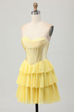 Corsé sin tirantes amarillo Un vestido de regreso a casa escalonado de línea