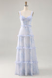 Vestido largo de invitada a la boda con estampado de flores azules y estampado en línea A