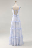 Vestido largo de invitada a la boda con estampado de flores azules y estampado en línea A