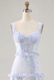 Vestido largo de invitada a la boda con estampado de flores azules y estampado en línea A